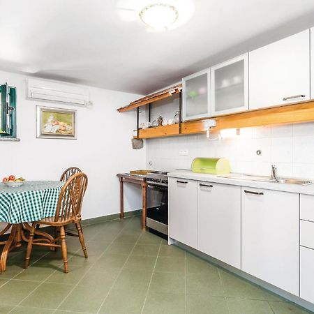 1 Bedroom Gorgeous Apartment In לובראן מראה חיצוני תמונה