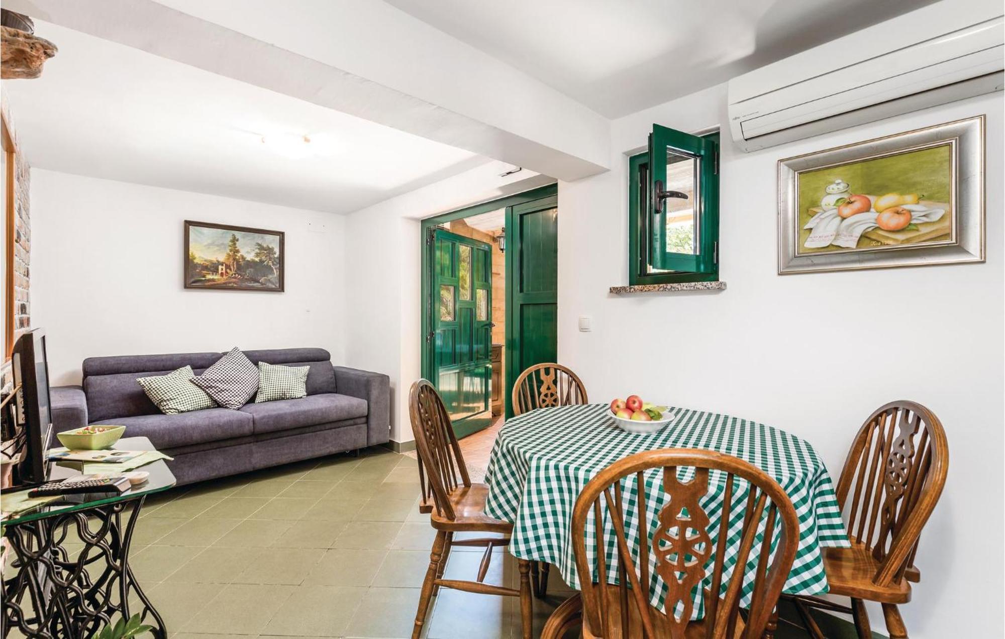 1 Bedroom Gorgeous Apartment In לובראן מראה חיצוני תמונה
