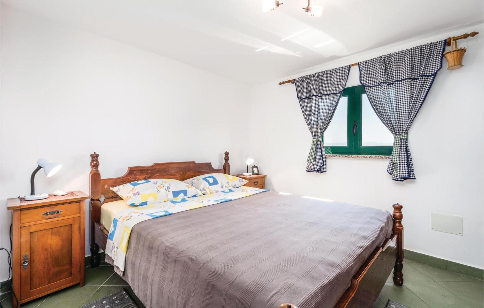 1 Bedroom Gorgeous Apartment In לובראן מראה חיצוני תמונה