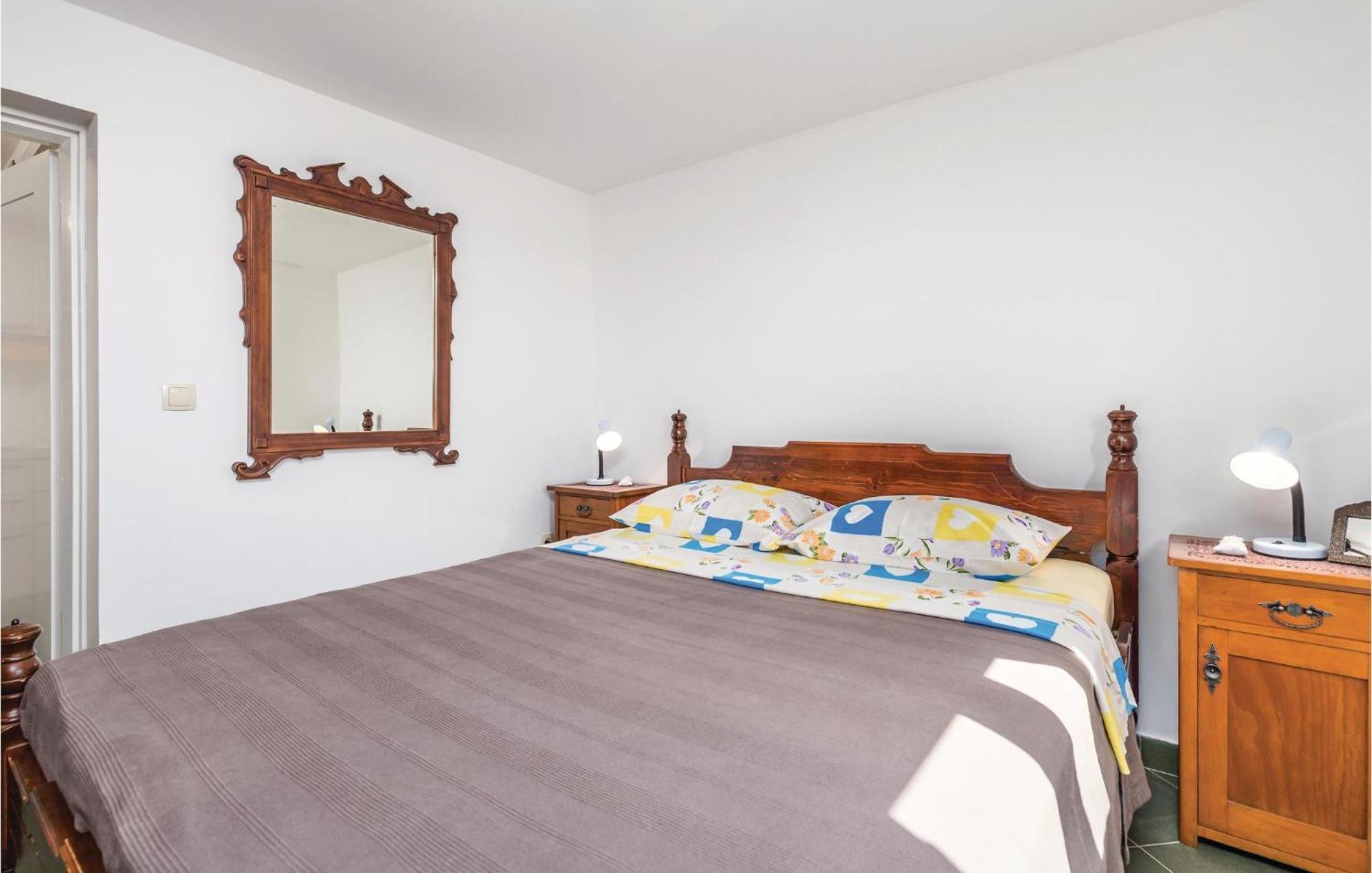 1 Bedroom Gorgeous Apartment In לובראן מראה חיצוני תמונה