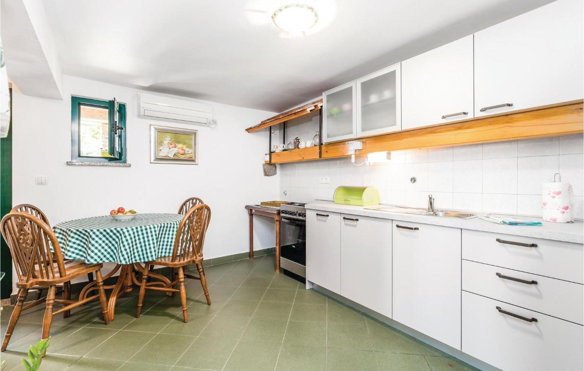 1 Bedroom Gorgeous Apartment In לובראן מראה חיצוני תמונה
